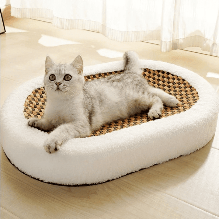Sleek Cat Lounge | Durable Plush Scratching Bed 1