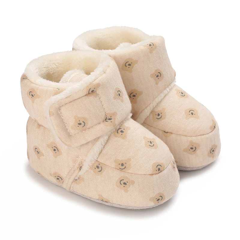 Cream baby boots with an allover small bear print and plush lining
