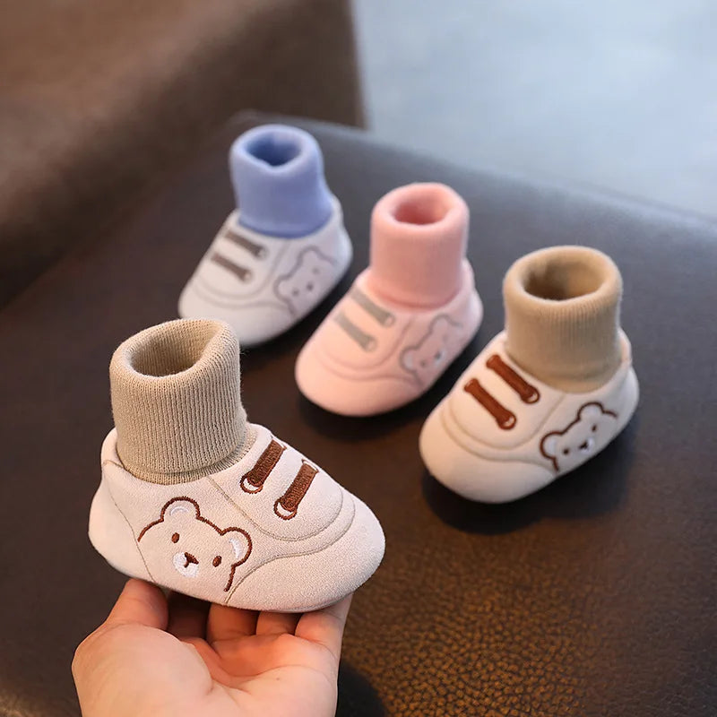 Bear-detail sock shoes in blue, pink and beige with ribbed ankle cuffs