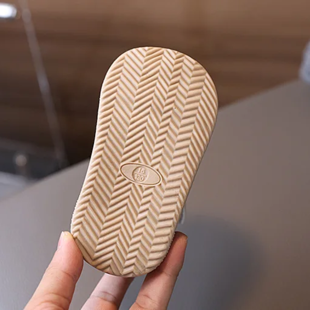 Herringbone-pattern rubber outsole on a beige children&