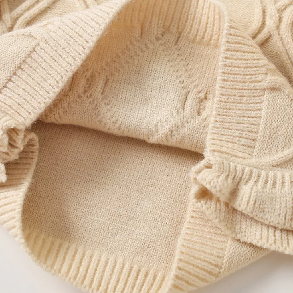 Close-up of the beige vest&