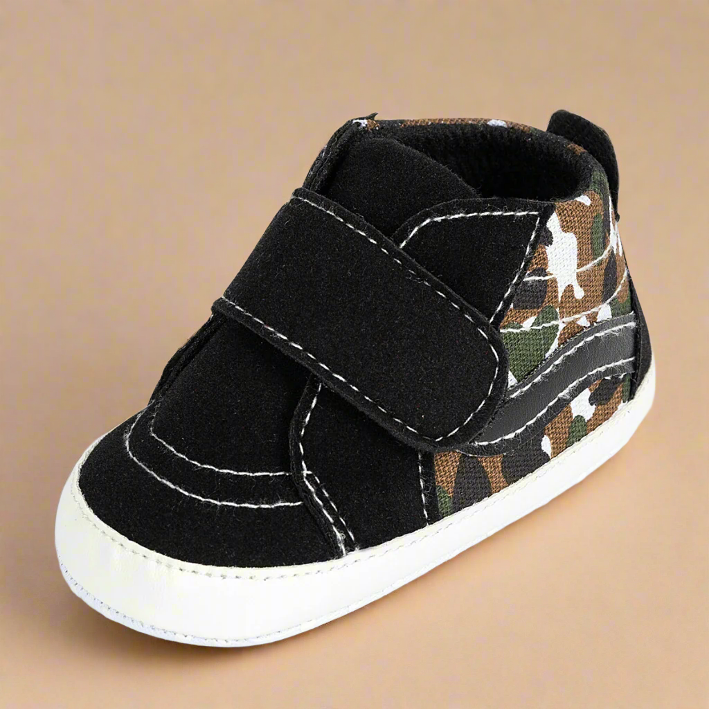Black baby sneaker with a camouflage panel and a wide hook-and-loop strap