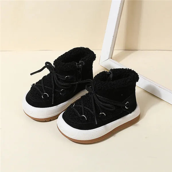 Black winter boot color option with matching laces and fluffy black lining