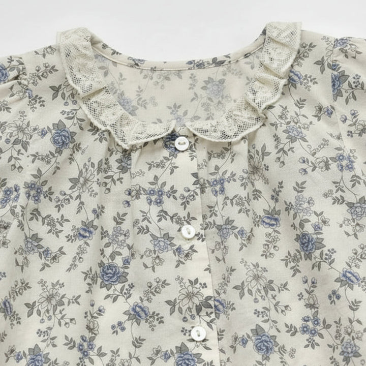 Close-up of the blouse&