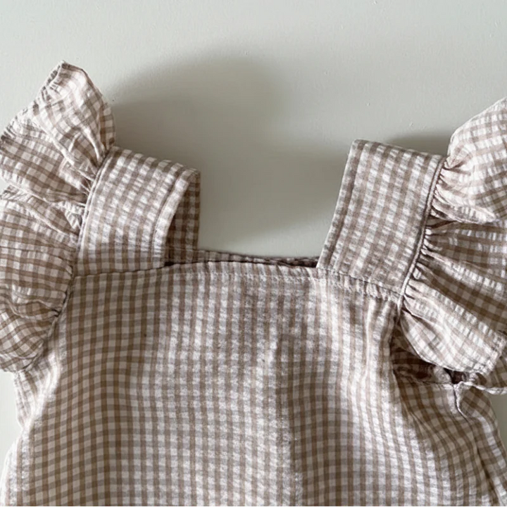 Close-up of the Coffee gingham top&