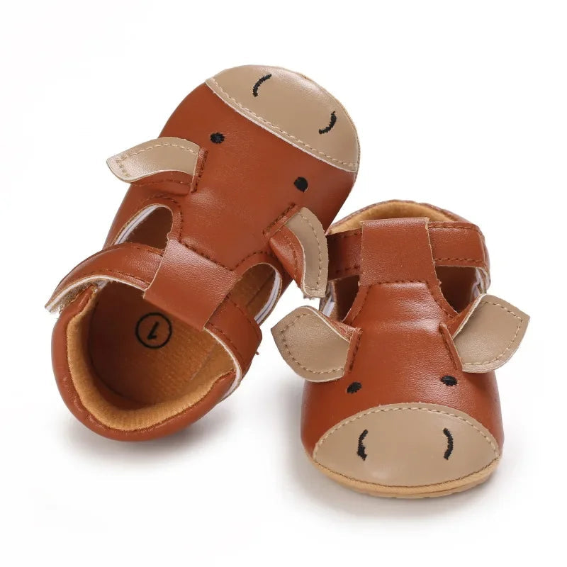 Cow-design baby shoes in brown faux leather with beige muzzle panels