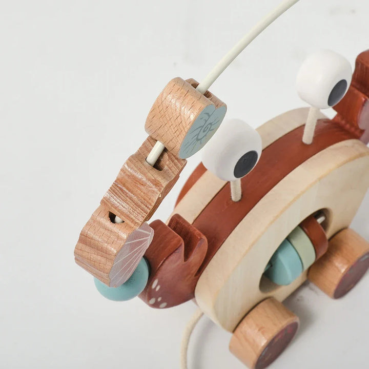 Angled view of the crab toy&