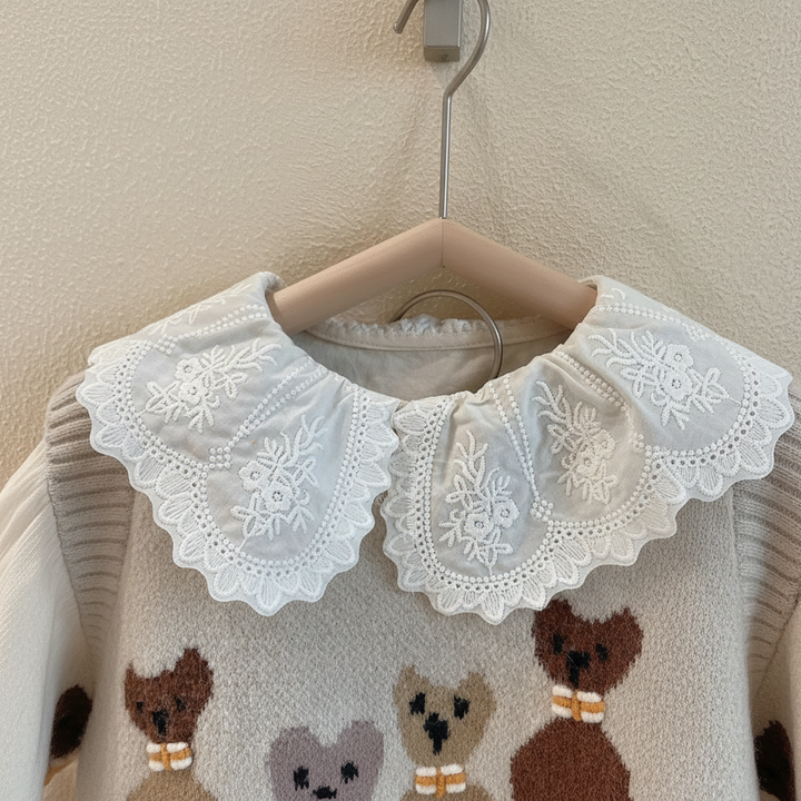 Close-up of the blouse&