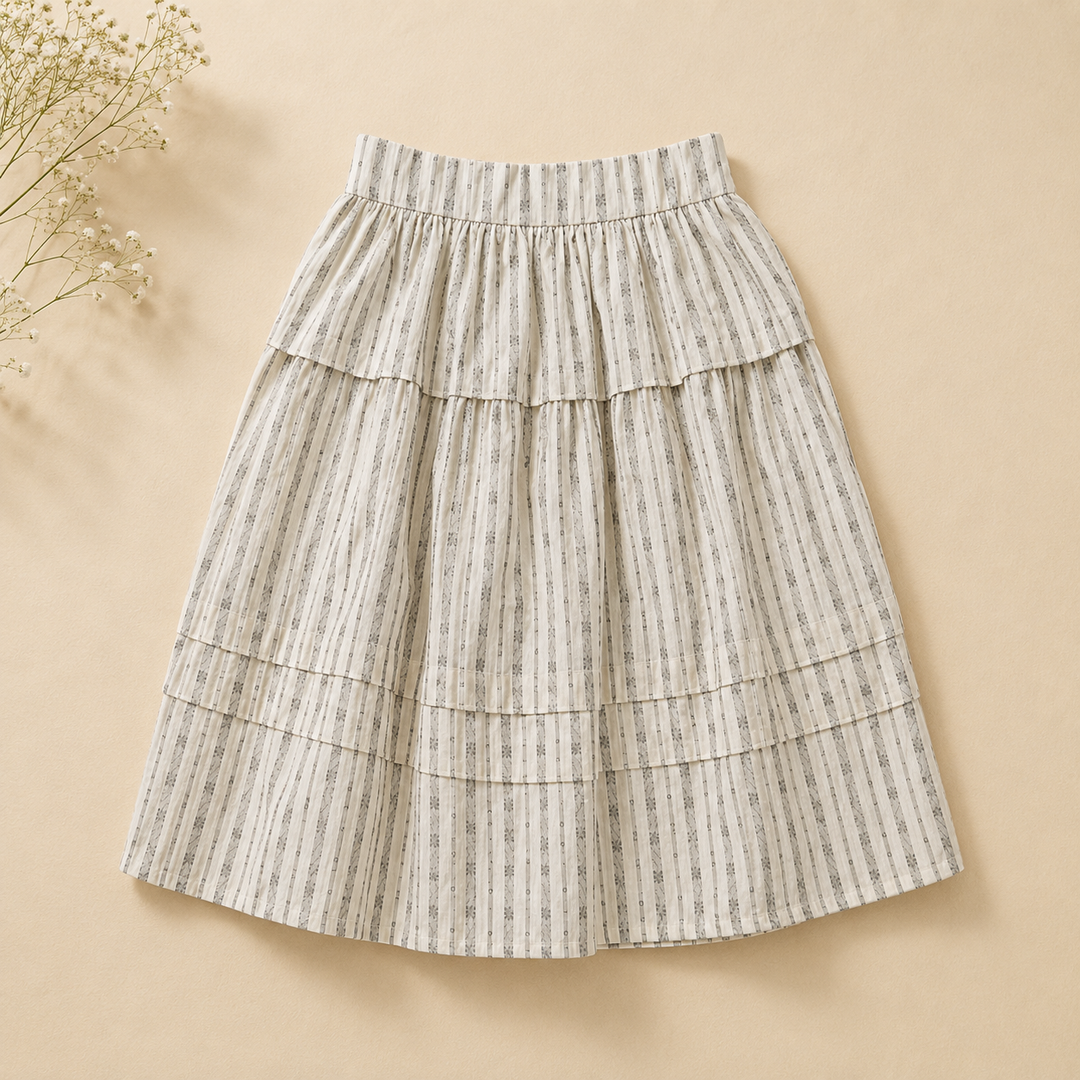 Tiered skirt with fine stripes, small floral details, and an elastic waistband