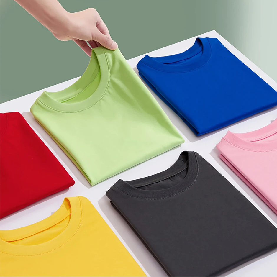 Folded round-neck T-shirts in green, blue, red, pink, gray and yellow