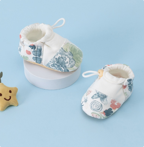 Floral-print baby shoes with blue, green and pink details