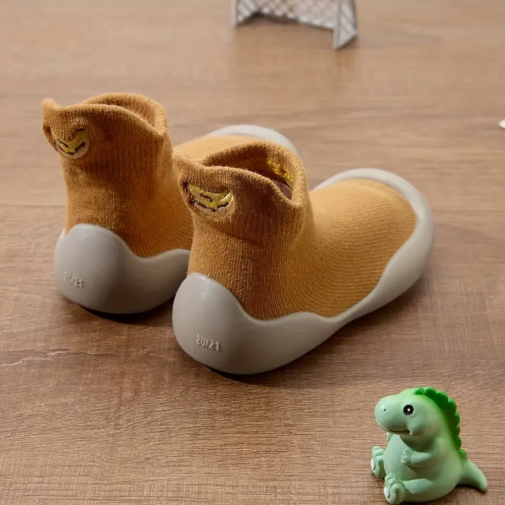 Ochre yellow baby shoes with banana motifs and pale rubber soles