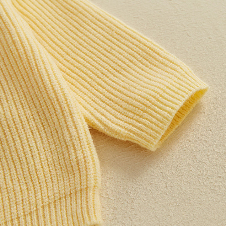 Close-up of the yellow sweater&